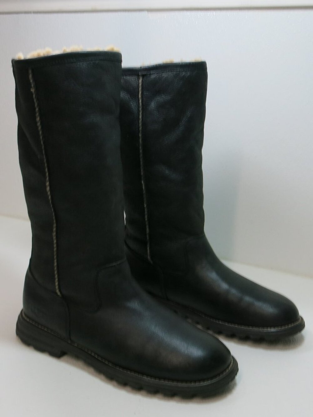 UGG Australia Women’s Hudson Shearling-Lined Water-Resistant Leather Boots Sz 10 - Picture 2 of 6